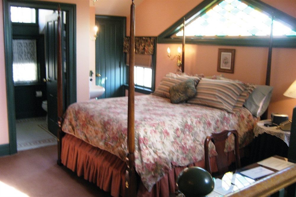 The Rochester Inn Sheboygan Falls Room photo